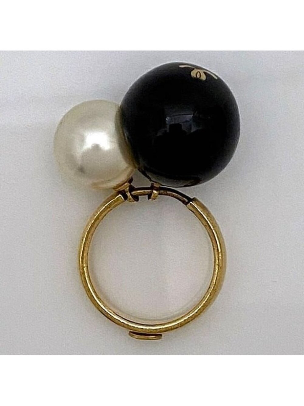 Chanel Pearl Ring Gold White Black - Picture 5 of 11